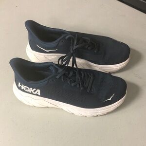 Hoka Arahi 7